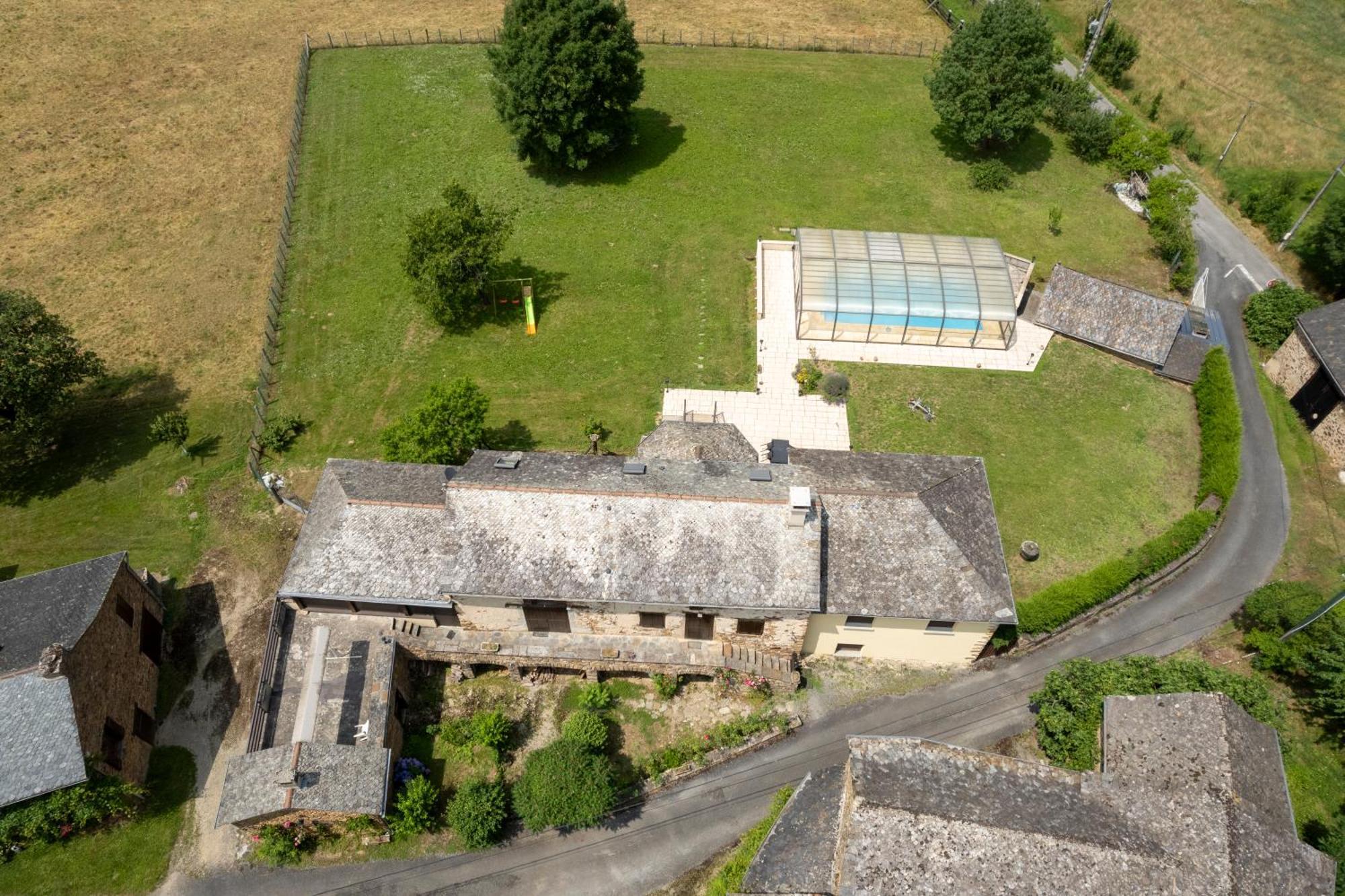 Вилла Grand Gite Piscine, L'Estrebaldie Aveyron Centres Экстерьер фото